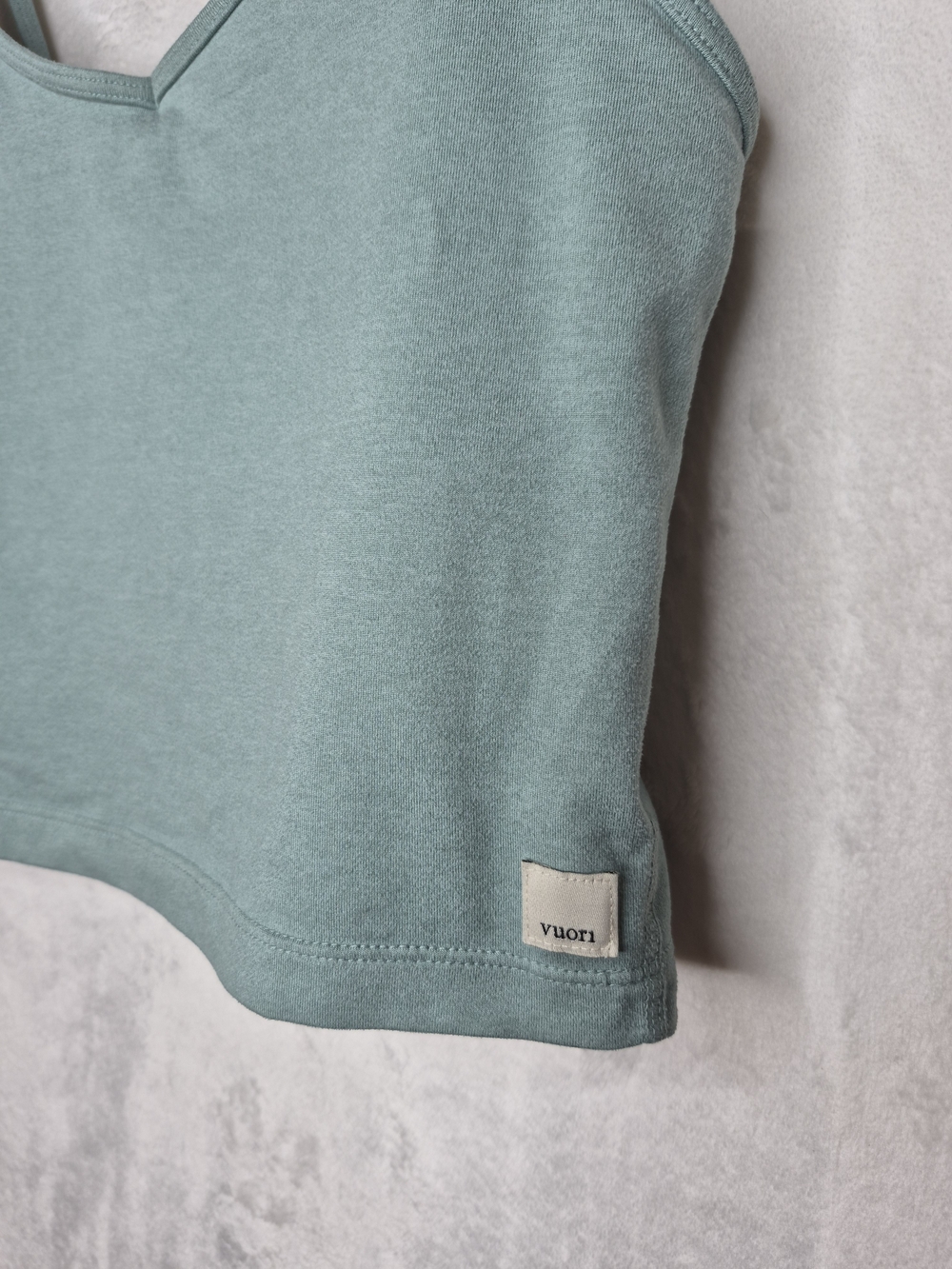 Vuori Studio Crop Tank Top Sage Green Built In Shelf Bra Strappy Back Womens M - Picture 2 of 8